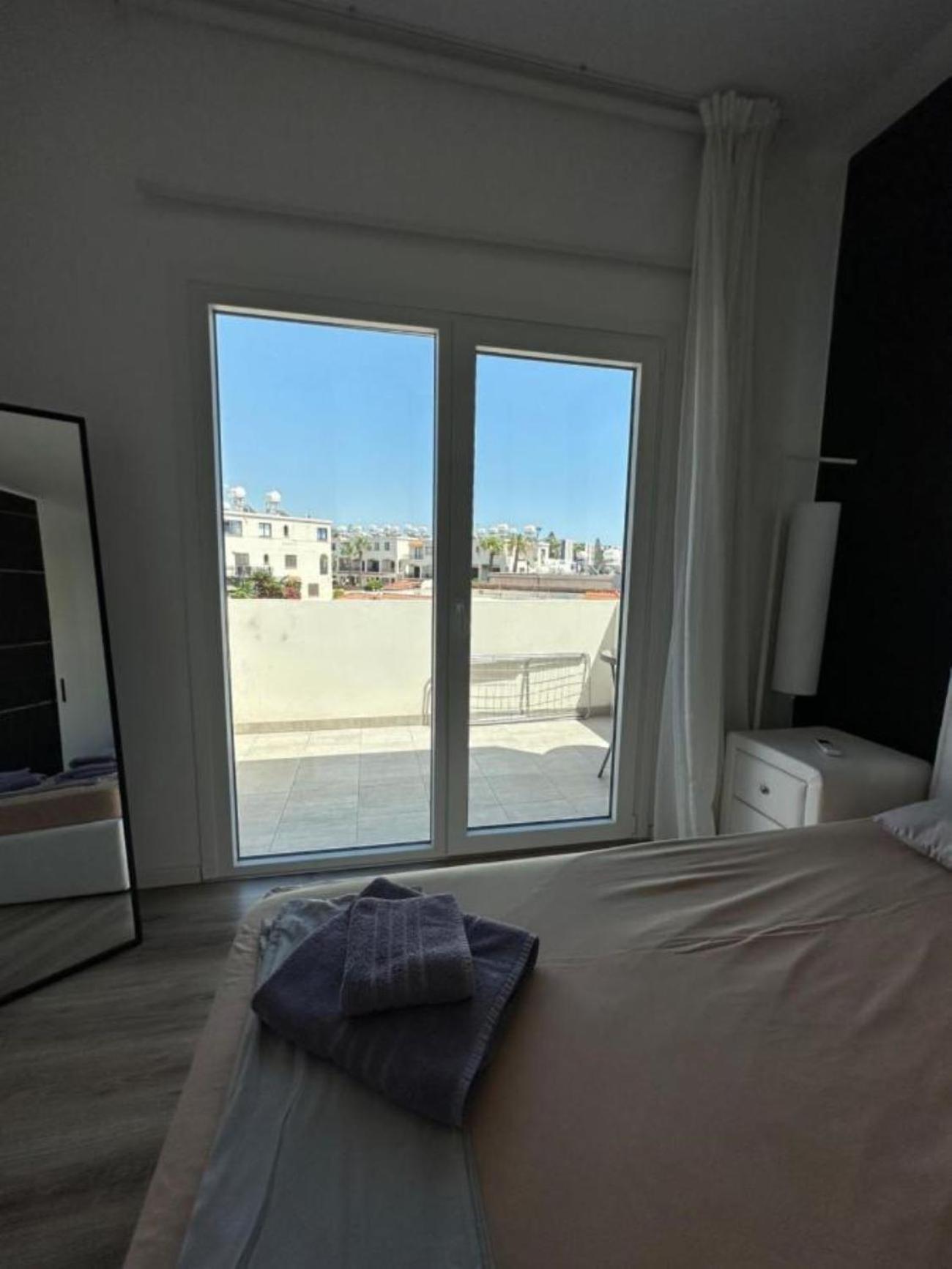 H&O Boulevard Breeze Apartment! Paphos Exterior foto