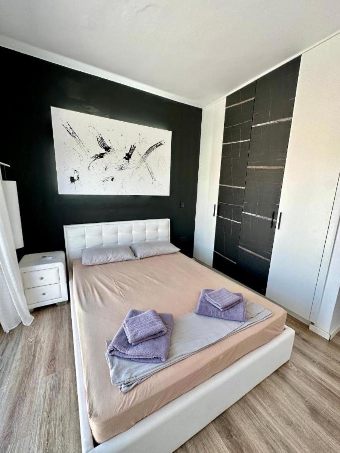 H&O Boulevard Breeze Apartment! Paphos Exterior foto
