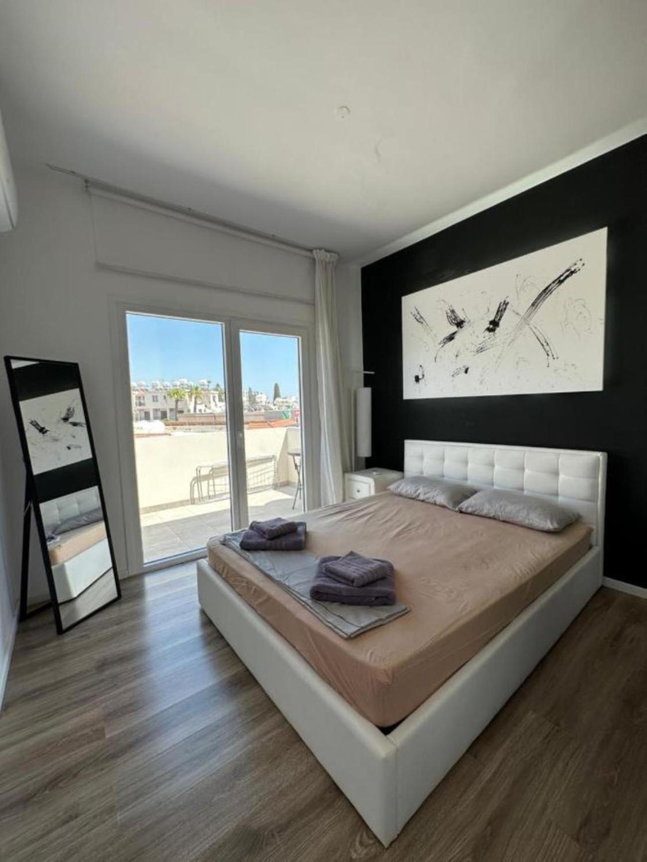 H&O Boulevard Breeze Apartment! Paphos Exterior foto