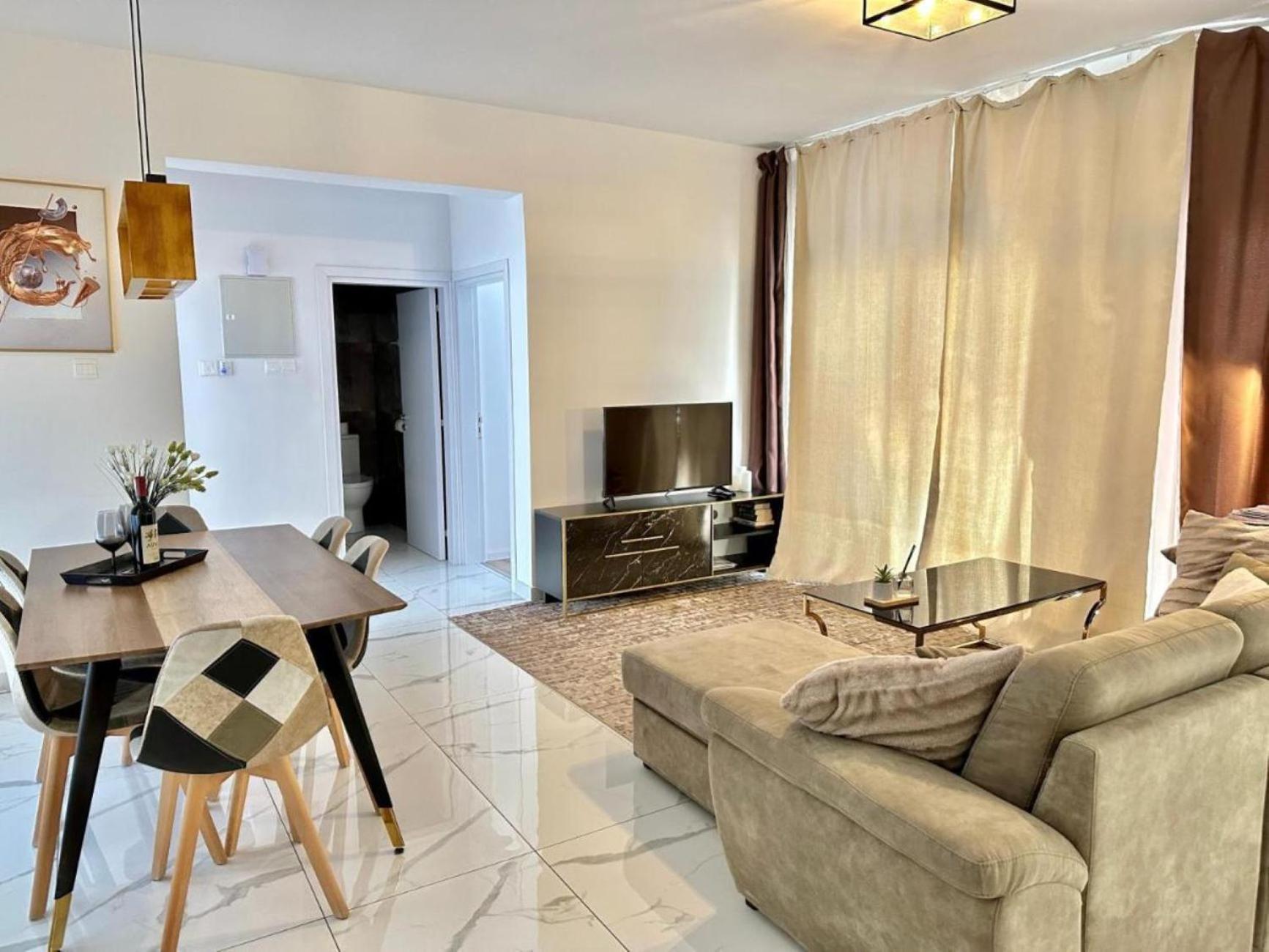 H&O Boulevard Breeze Apartment! Paphos Exterior foto